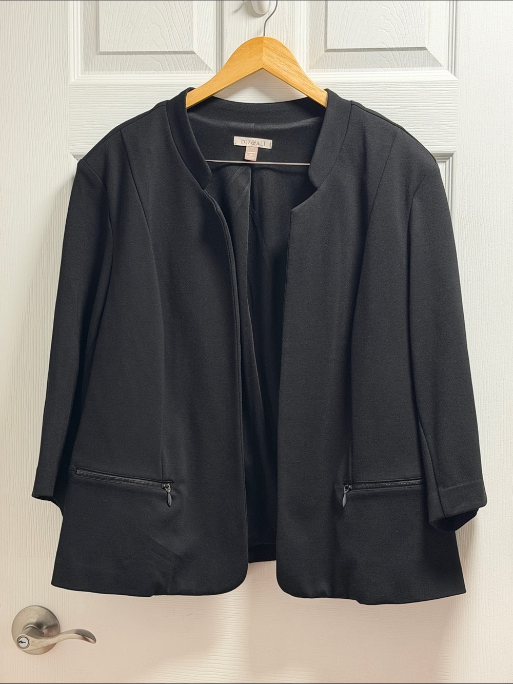 Roz&Ali Black Open-Front Collarless Blazer